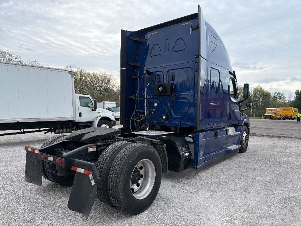 Sleeper Tractor-Heavy Duty Tractors-Freightliner-2021-T12642ST-Fort Wayne-IN-555,890\n\t\tmiles-$ 54,000 - Image 7