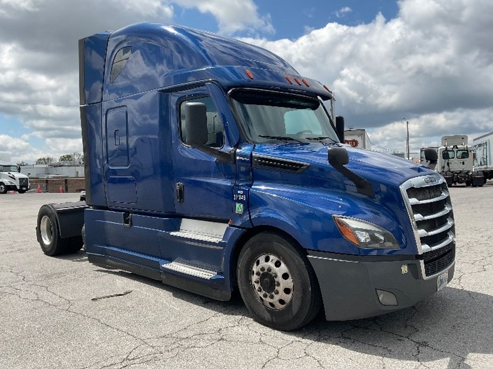 Sleeper Tractor-Heavy Duty Tractors-Freightliner-2021-T12642ST-Fort Wayne-IN-640,145\n\t\tmiles-$ 46,750 - Image 1