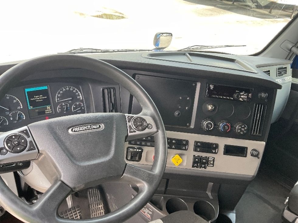 Sleeper Tractor-Heavy Duty Tractors-Freightliner-2021-T12642ST-Fort Wayne-IN-640,145\n\t\tmiles-$ 46,750 - Image 11