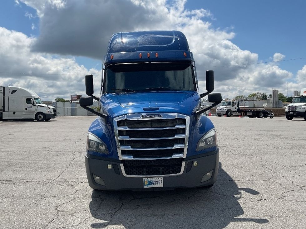 Sleeper Tractor-Heavy Duty Tractors-Freightliner-2021-T12642ST-Fort Wayne-IN-640,145\n\t\tmiles-$ 46,750 - Image 2