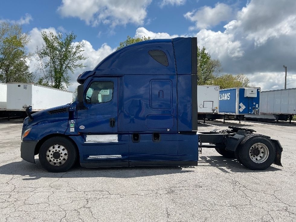 Sleeper Tractor-Heavy Duty Tractors-Freightliner-2021-T12642ST-Fort Wayne-IN-640,145\n\t\tmiles-$ 46,750 - Image 4