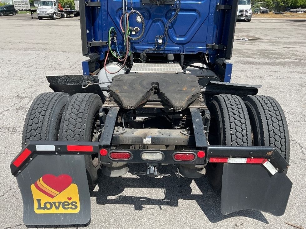 Sleeper Tractor-Heavy Duty Tractors-Freightliner-2021-T12642ST-Fort Wayne-IN-640,145\n\t\tmiles-$ 46,750 - Image 6