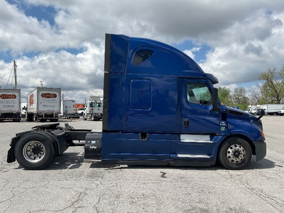 Sleeper Tractor-Heavy Duty Tractors-Freightliner-2021-T12642ST-Fort Wayne-IN-640,145\n\t\tmiles-$ 46,750 - Image 8