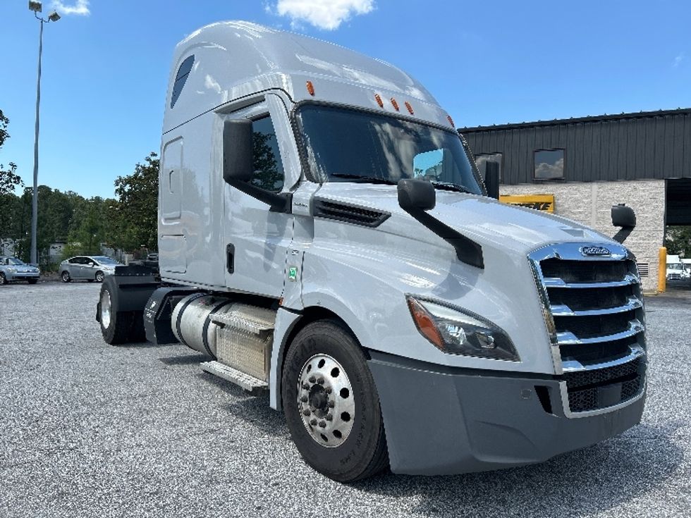 Sleeper Tractor-Heavy Duty Tractors-Freightliner-2021-T12642ST-Lexington-SC-343,988\n\t\tmiles-$ 73,250 - Image 1