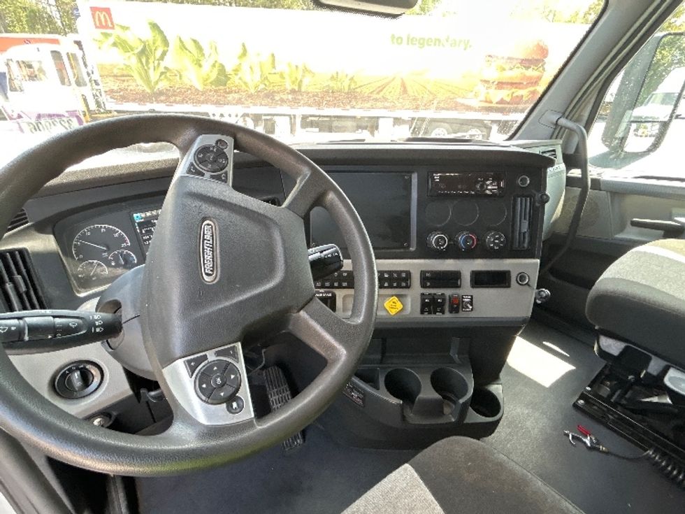 Sleeper Tractor-Heavy Duty Tractors-Freightliner-2021-T12642ST-Lexington-SC-343,988\n\t\tmiles-$ 73,250 - Image 10