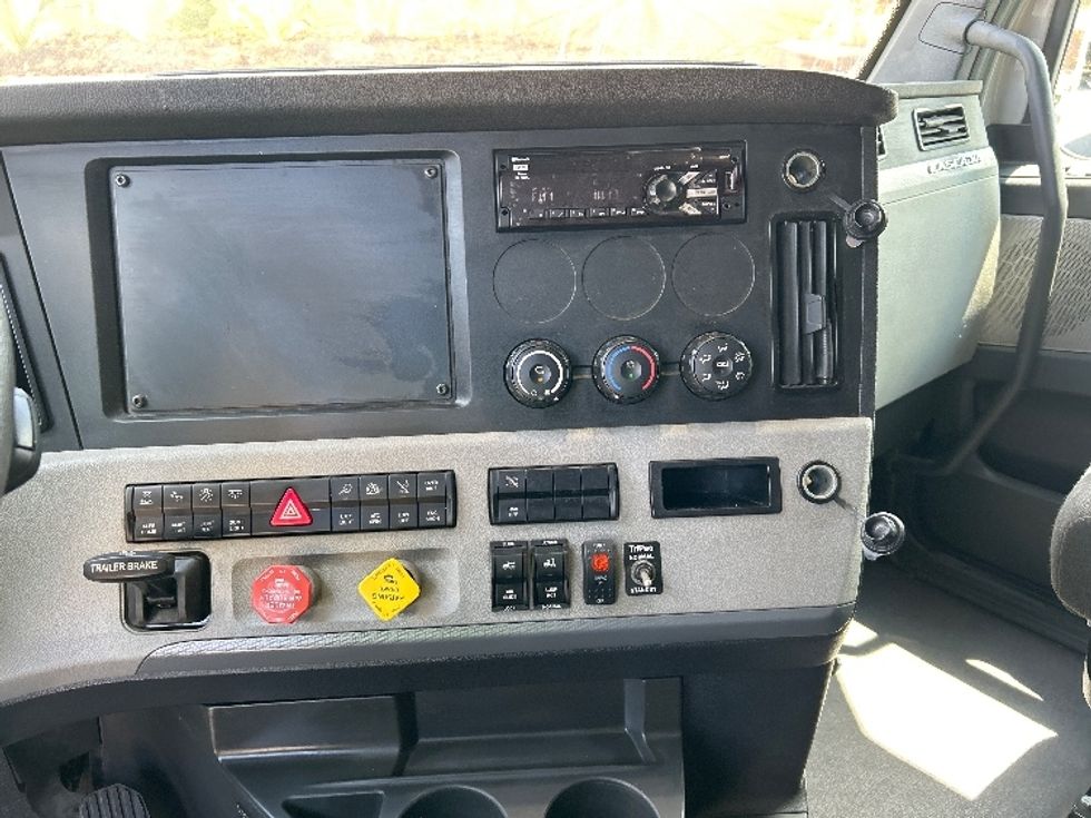 Sleeper Tractor-Heavy Duty Tractors-Freightliner-2021-T12642ST-Lexington-SC-343,988\n\t\tmiles-$ 73,250 - Image 12