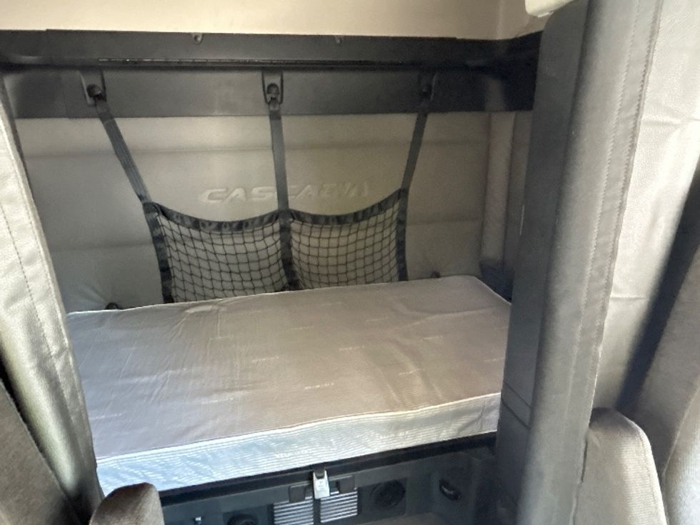 Sleeper Tractor-Heavy Duty Tractors-Freightliner-2021-T12642ST-Lexington-SC-343,988\n\t\tmiles-$ 73,250 - Image 16