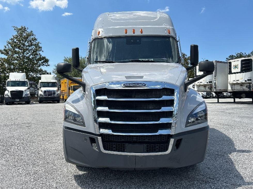 Sleeper Tractor-Heavy Duty Tractors-Freightliner-2021-T12642ST-Lexington-SC-343,988\n\t\tmiles-$ 73,250 - Image 2
