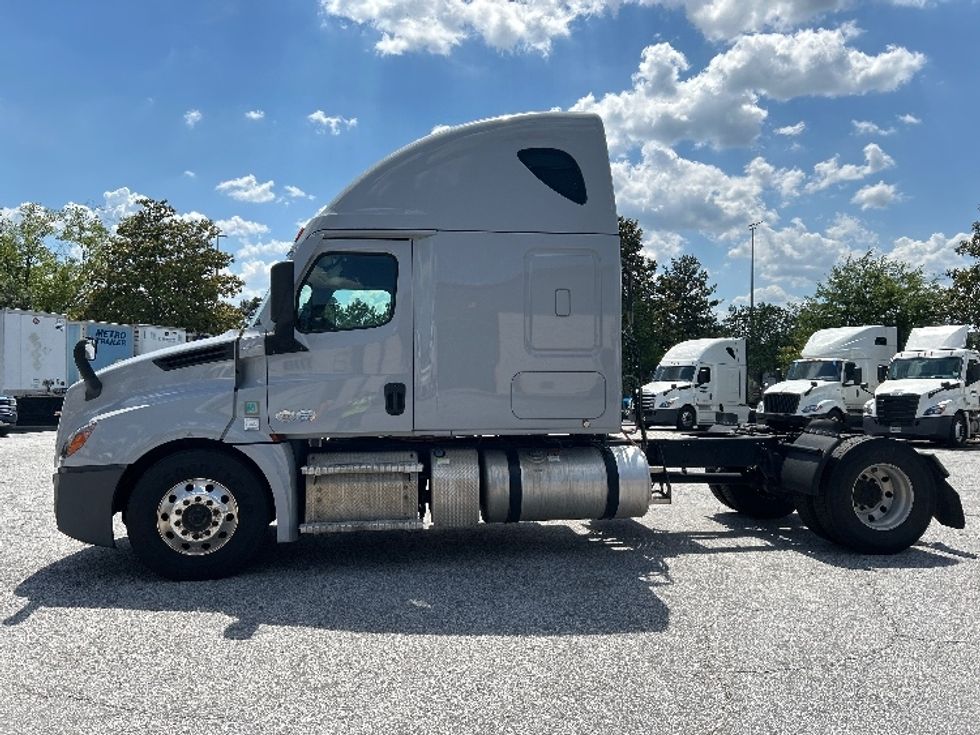 Sleeper Tractor-Heavy Duty Tractors-Freightliner-2021-T12642ST-Lexington-SC-343,988\n\t\tmiles-$ 73,250 - Image 4