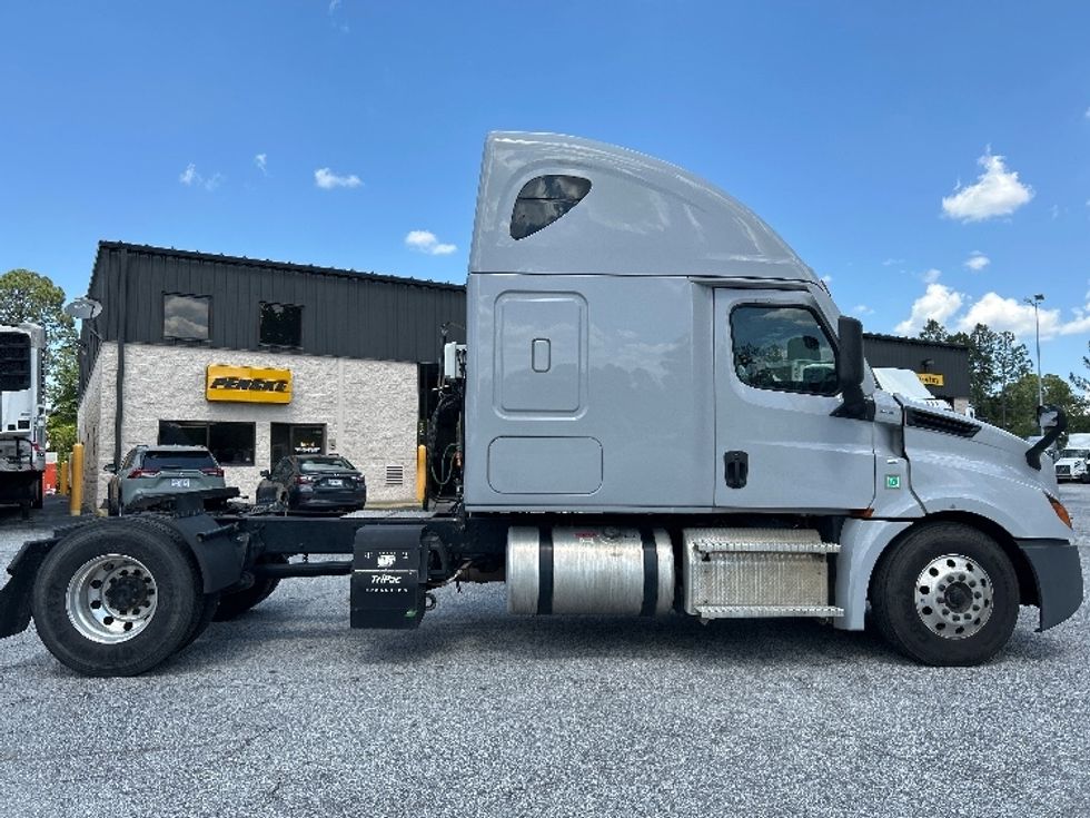 Sleeper Tractor-Heavy Duty Tractors-Freightliner-2021-T12642ST-Lexington-SC-343,988\n\t\tmiles-$ 73,250 - Image 8