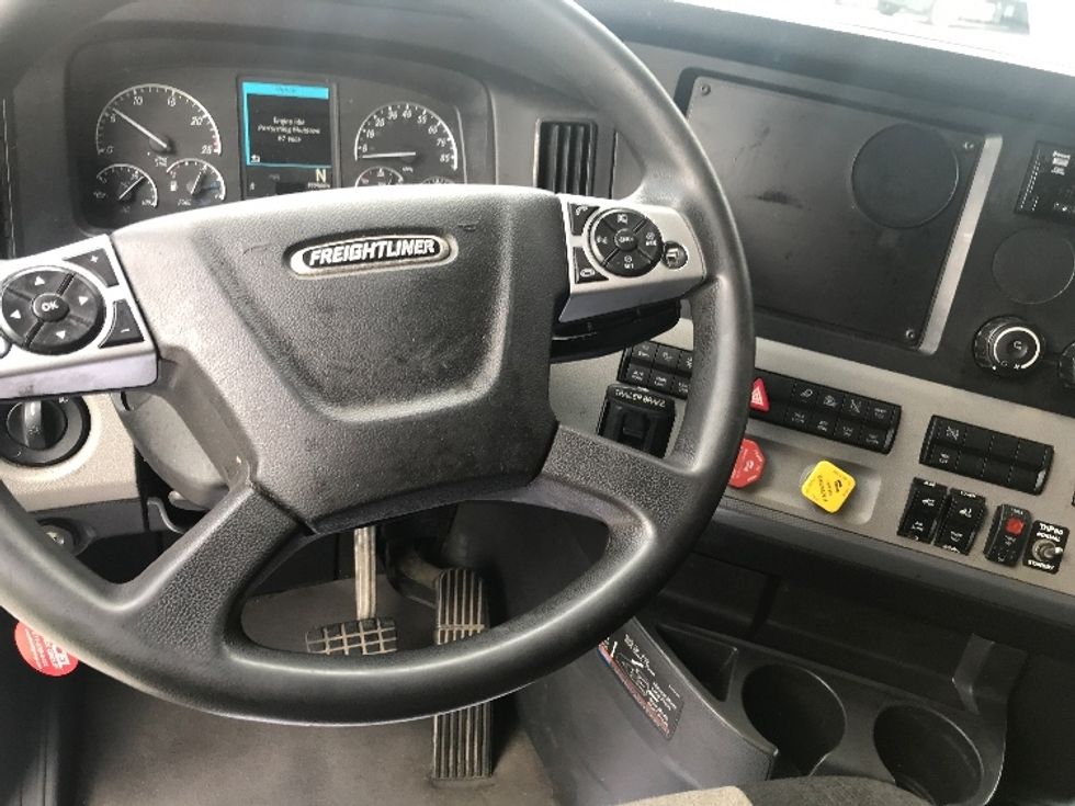Sleeper Tractor-Heavy Duty Tractors-Freightliner-2021-T12642ST-Lexington-SC-379,581\n\t\tmiles-$ 80,750 - Image 11
