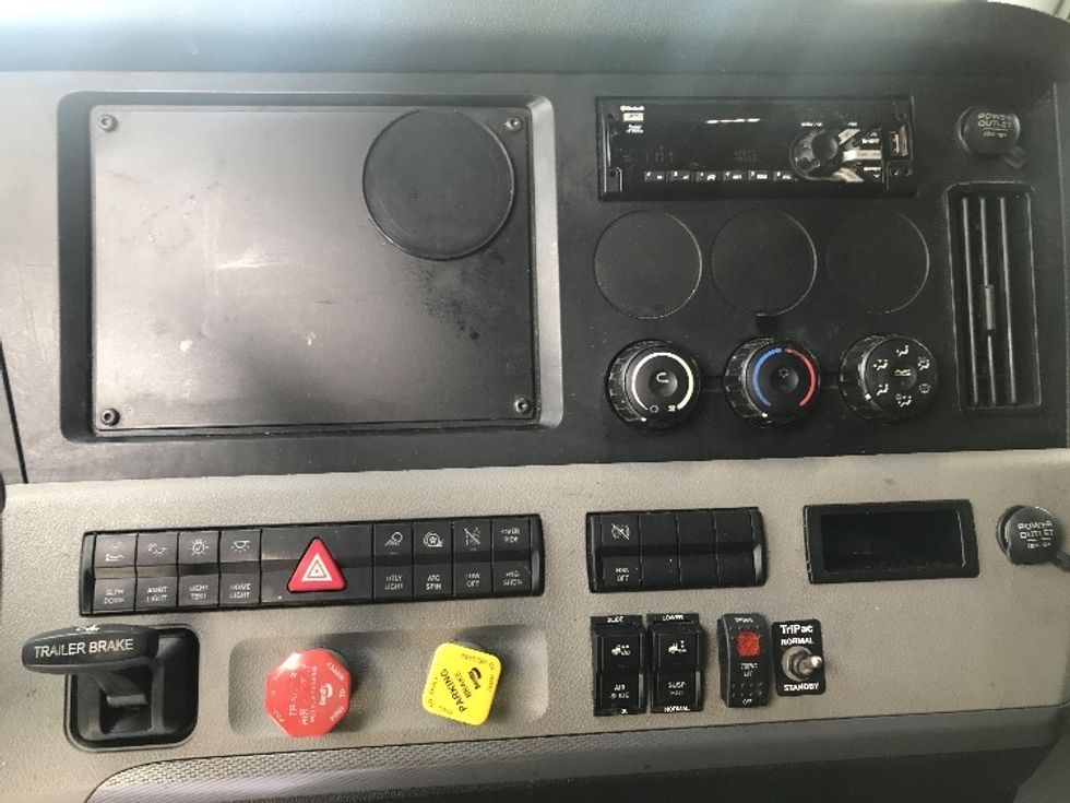 Sleeper Tractor-Heavy Duty Tractors-Freightliner-2021-T12642ST-Lexington-SC-379,581\n\t\tmiles-$ 80,750 - Image 12