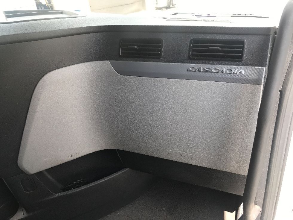 Sleeper Tractor-Heavy Duty Tractors-Freightliner-2021-T12642ST-Lexington-SC-379,581\n\t\tmiles-$ 80,750 - Image 14