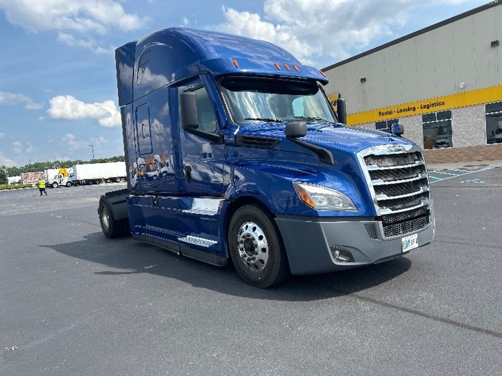 Sleeper Tractor-Heavy Duty Tractors-Freightliner-2021-T12642ST-Madison-AL-483,738\n\t\tmiles-$ 64,750 - Image 1