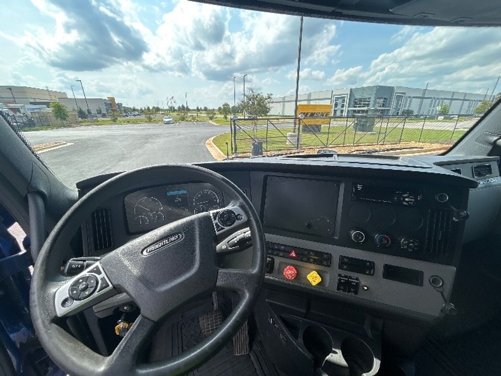 Sleeper Tractor-Heavy Duty Tractors-Freightliner-2021-T12642ST-Madison-AL-483,738\n\t\tmiles-$ 64,750 - Image 10