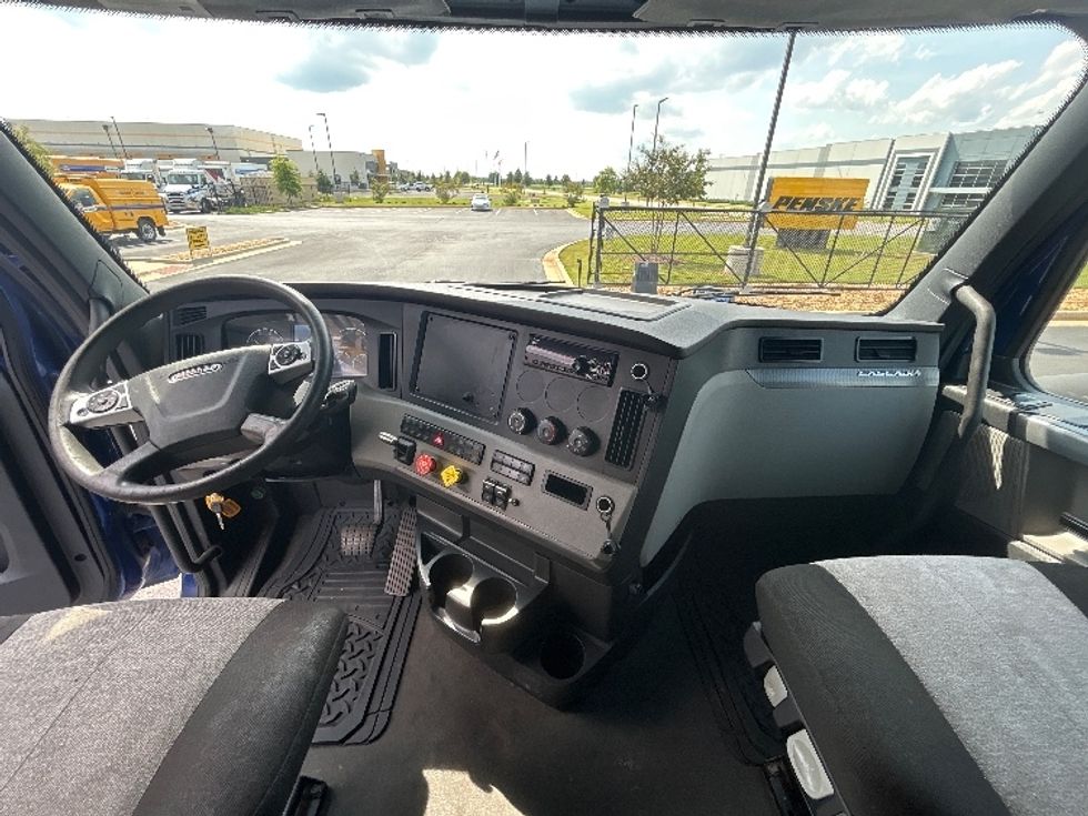 Sleeper Tractor-Heavy Duty Tractors-Freightliner-2021-T12642ST-Madison-AL-483,738\n\t\tmiles-$ 64,750 - Image 11