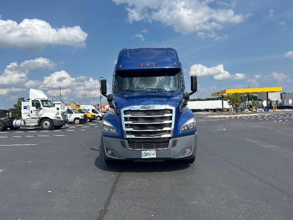 Sleeper Tractor-Heavy Duty Tractors-Freightliner-2021-T12642ST-Madison-AL-483,738\n\t\tmiles-$ 64,750 - Image 2