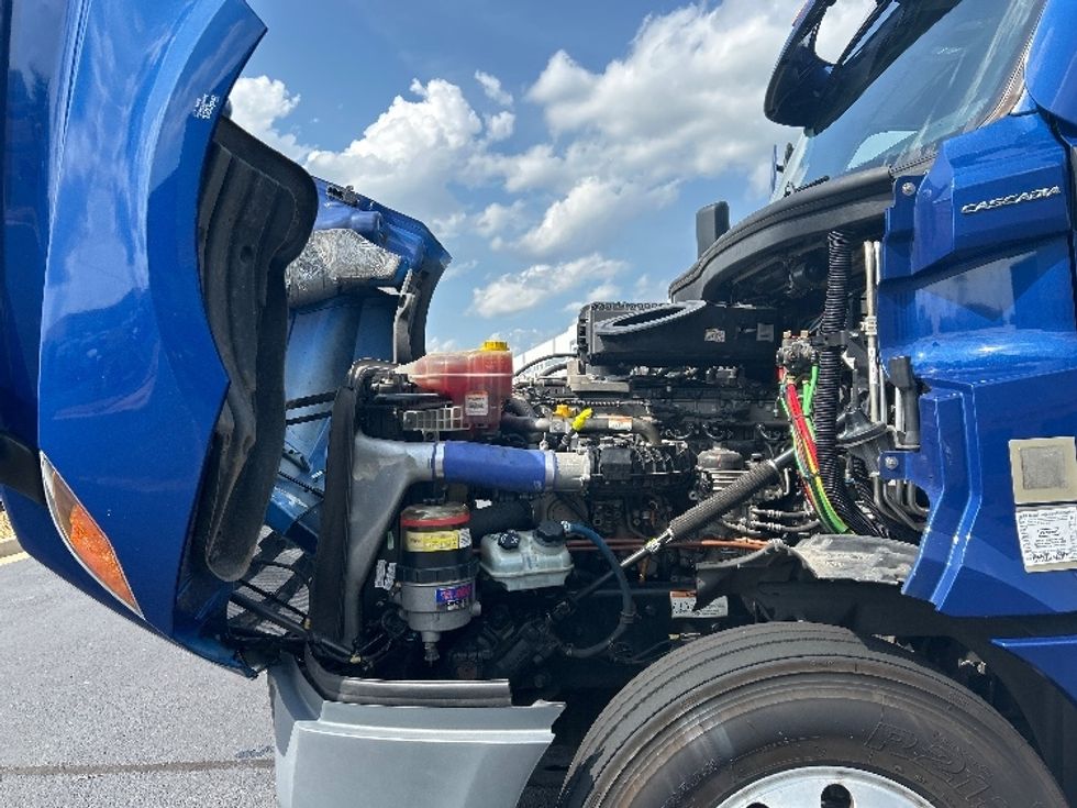 Sleeper Tractor-Heavy Duty Tractors-Freightliner-2021-T12642ST-Madison-AL-483,738\n\t\tmiles-$ 64,750 - Image 20