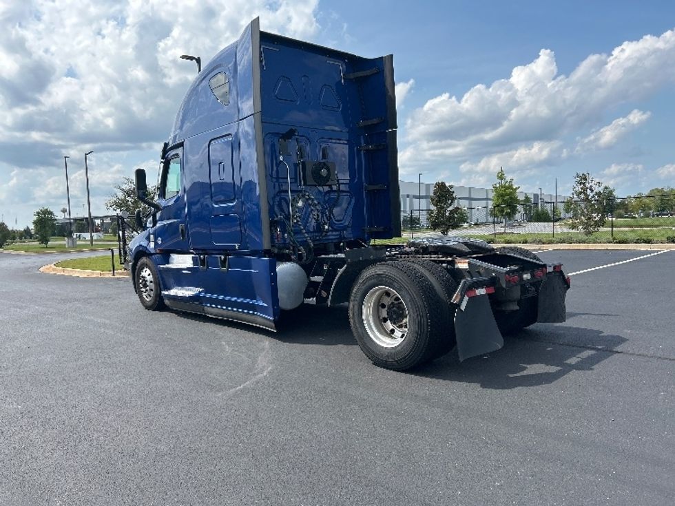 Sleeper Tractor-Heavy Duty Tractors-Freightliner-2021-T12642ST-Madison-AL-483,738\n\t\tmiles-$ 64,750 - Image 5