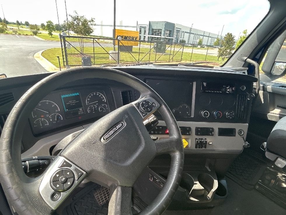 Sleeper Tractor-Heavy Duty Tractors-Freightliner-2021-T12642ST-Madison-AL-483,738\n\t\tmiles-$ 64,750 - Image 9
