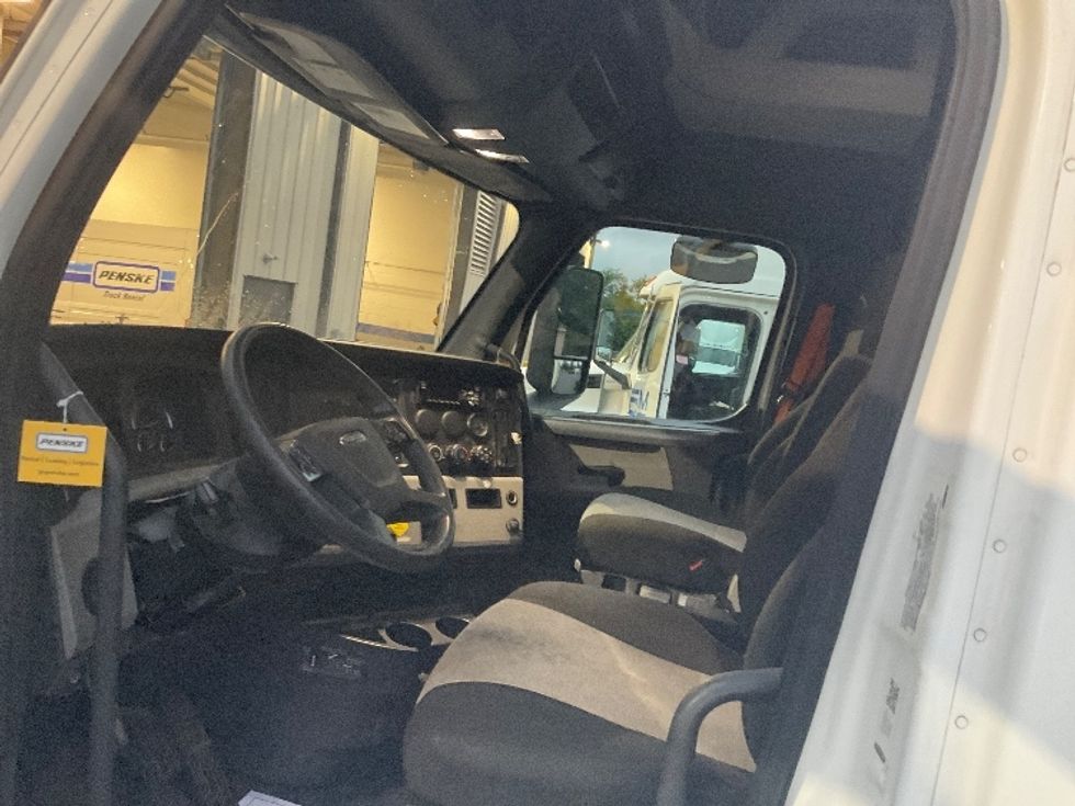 Sleeper Tractor-Heavy Duty Tractors-Freightliner-2021-T12642ST-New Castle-DE-644,826\n\t\tmiles-$ 47,000 - Image 10