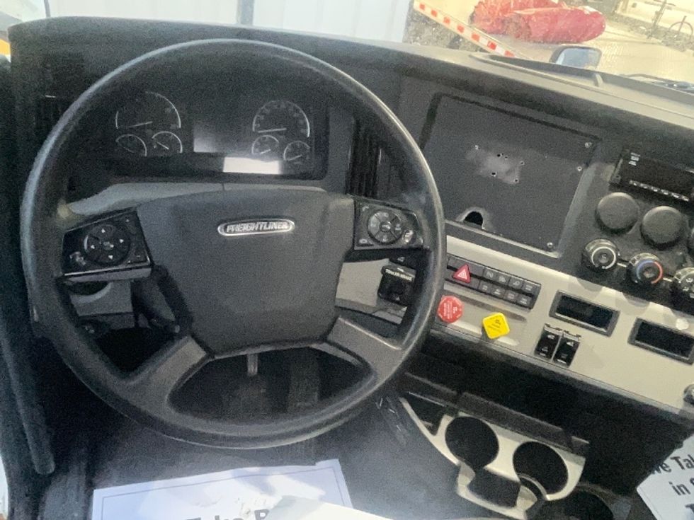 Sleeper Tractor-Heavy Duty Tractors-Freightliner-2021-T12642ST-New Castle-DE-644,826\n\t\tmiles-$ 47,000 - Image 11