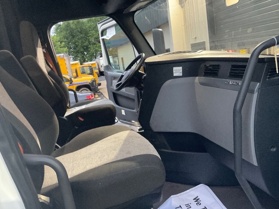 Sleeper Tractor-Heavy Duty Tractors-Freightliner-2021-T12642ST-New Castle-DE-644,826\n\t\tmiles-$ 47,000 - Image 15