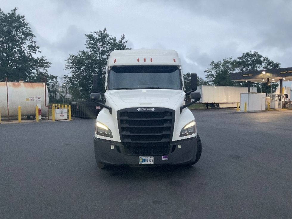 Sleeper Tractor-Heavy Duty Tractors-Freightliner-2021-T12642ST-New Castle-DE-644,826\n\t\tmiles-$ 47,000 - Image 2