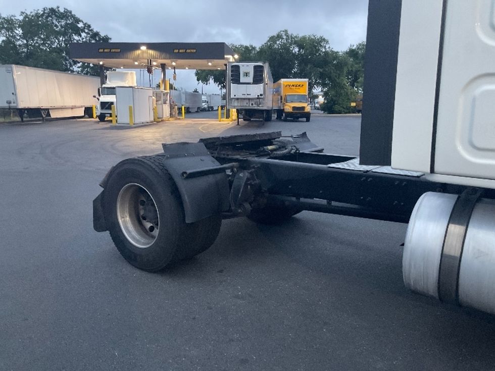 Sleeper Tractor-Heavy Duty Tractors-Freightliner-2021-T12642ST-New Castle-DE-644,826\n\t\tmiles-$ 47,000 - Image 22