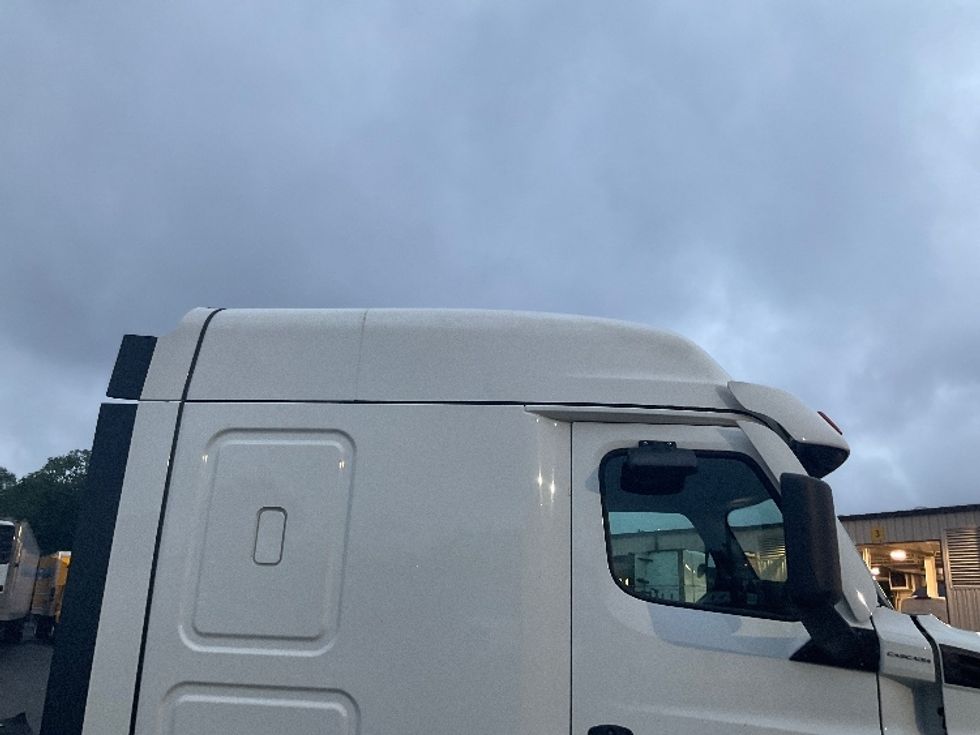 Sleeper Tractor-Heavy Duty Tractors-Freightliner-2021-T12642ST-New Castle-DE-644,826\n\t\tmiles-$ 47,000 - Image 23