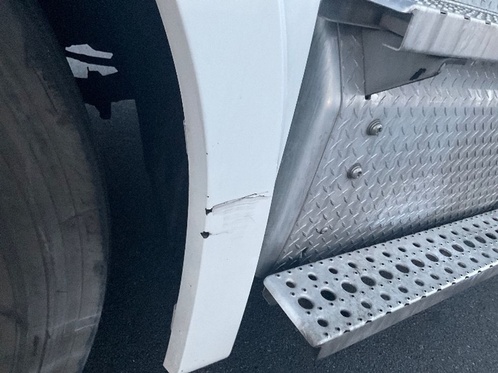 Sleeper Tractor-Heavy Duty Tractors-Freightliner-2021-T12642ST-New Castle-DE-644,826\n\t\tmiles-$ 47,000 - Image 25