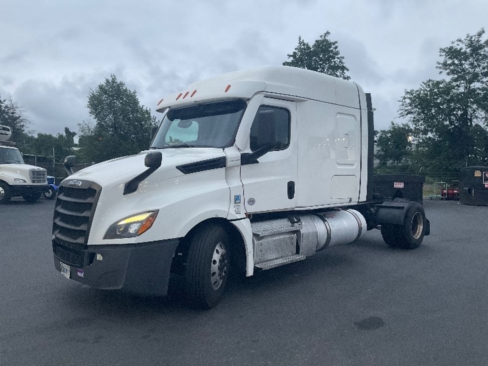 Sleeper Tractor-Heavy Duty Tractors-Freightliner-2021-T12642ST-New Castle-DE-644,826\n\t\tmiles-$ 47,000 - Image 3