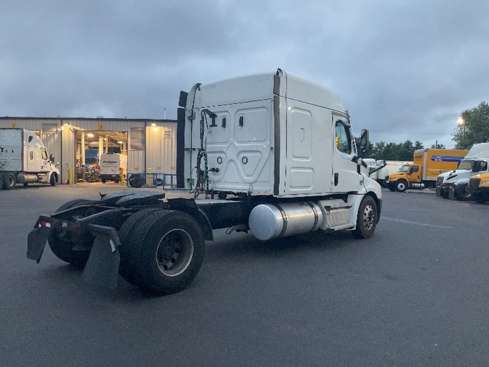 Sleeper Tractor-Heavy Duty Tractors-Freightliner-2021-T12642ST-New Castle-DE-644,826\n\t\tmiles-$ 47,000 - Image 7