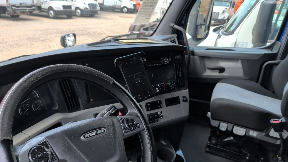 Sleeper Tractor-Heavy Duty Tractors-Freightliner-2021-T12642ST-Suwanee-GA-428,853\n\t\tmiles-$ 66,000 - Image 10