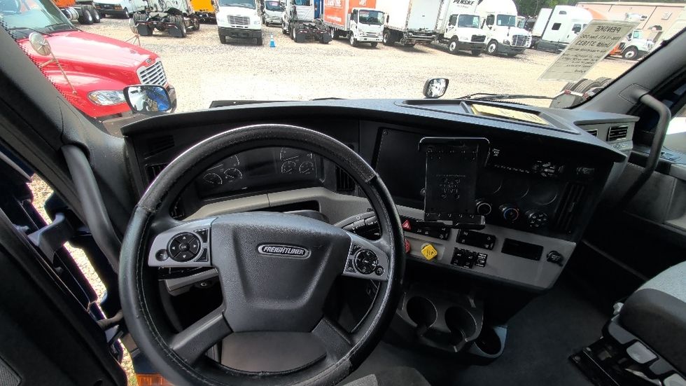 Sleeper Tractor-Heavy Duty Tractors-Freightliner-2021-T12642ST-Suwanee-GA-428,853\n\t\tmiles-$ 66,000 - Image 11