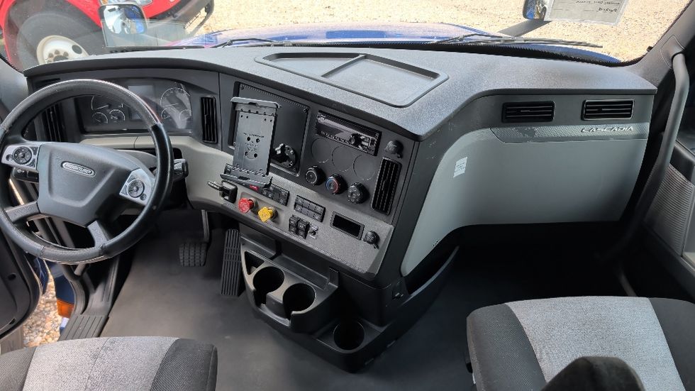 Sleeper Tractor-Heavy Duty Tractors-Freightliner-2021-T12642ST-Suwanee-GA-428,853\n\t\tmiles-$ 66,000 - Image 12