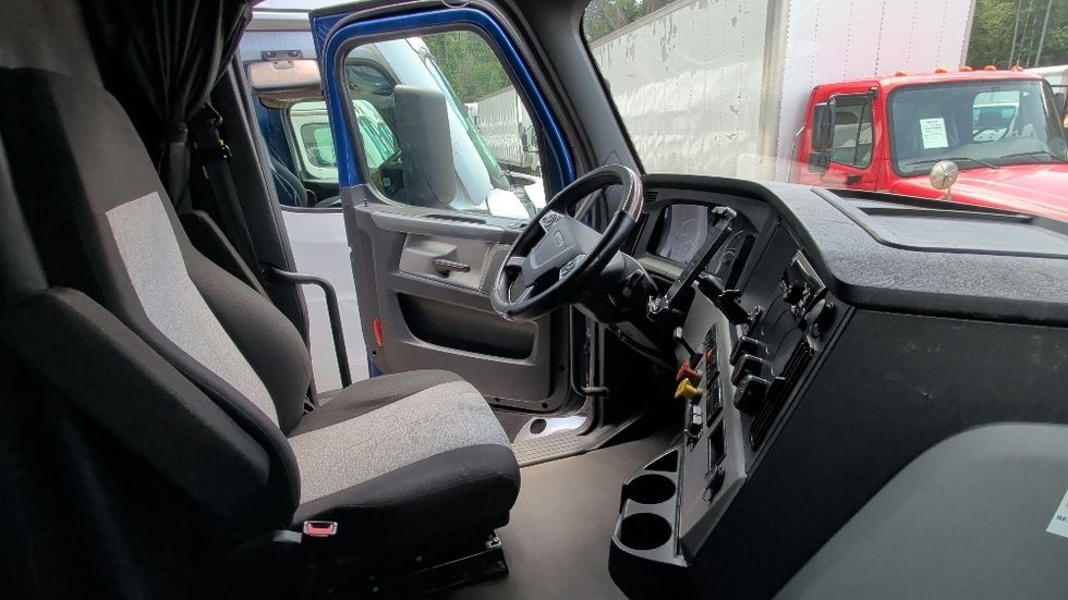 Sleeper Tractor-Heavy Duty Tractors-Freightliner-2021-T12642ST-Suwanee-GA-428,853\n\t\tmiles-$ 66,000 - Image 15