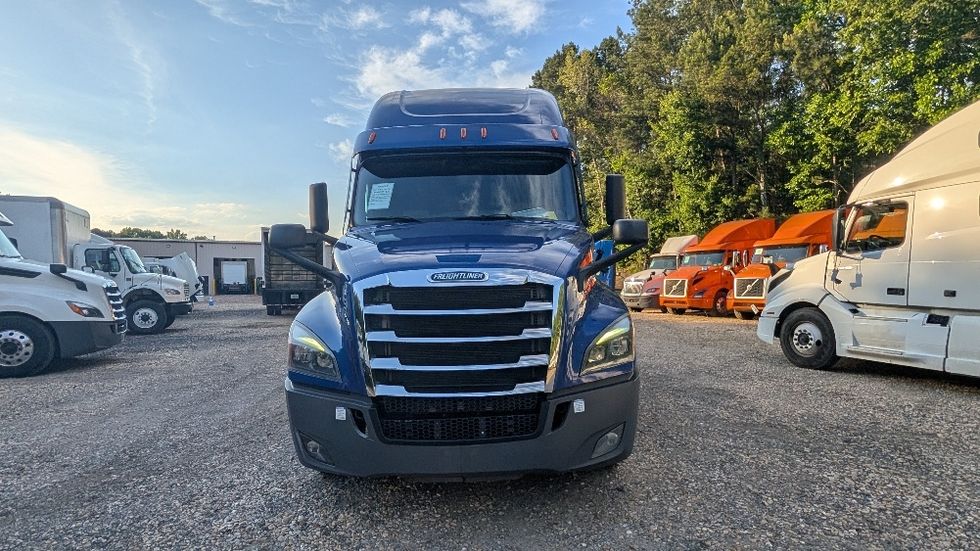 Sleeper Tractor-Heavy Duty Tractors-Freightliner-2021-T12642ST-Suwanee-GA-428,853\n\t\tmiles-$ 66,000 - Image 2