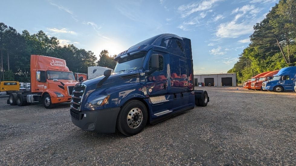 Sleeper Tractor-Heavy Duty Tractors-Freightliner-2021-T12642ST-Suwanee-GA-428,853\n\t\tmiles-$ 66,000 - Image 3