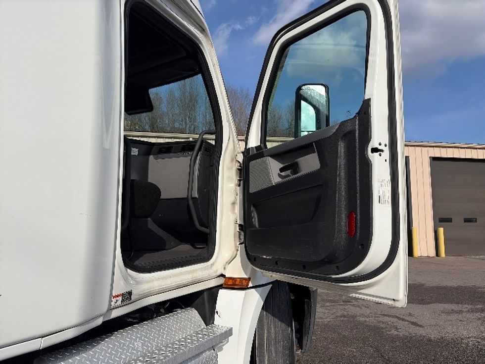Sleeper Tractor-Heavy Duty Tractors-Freightliner-2021-T12662ST-Cross Lanes-WV-502,500\n\t\tmiles-$ 54,000 - Image 13