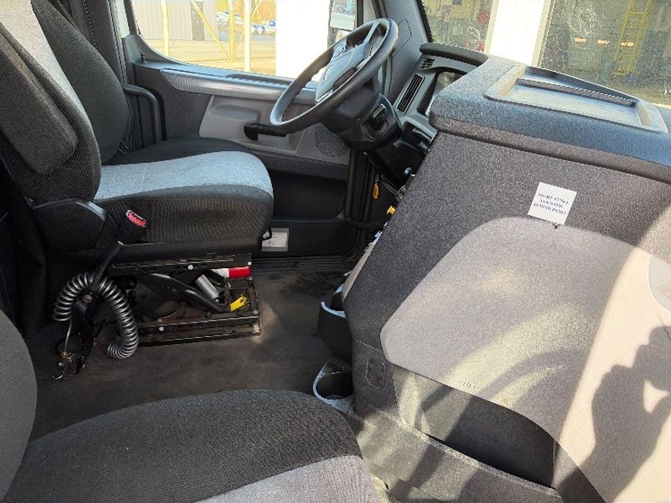 Sleeper Tractor-Heavy Duty Tractors-Freightliner-2021-T12662ST-Cross Lanes-WV-502,500\n\t\tmiles-$ 54,000 - Image 15