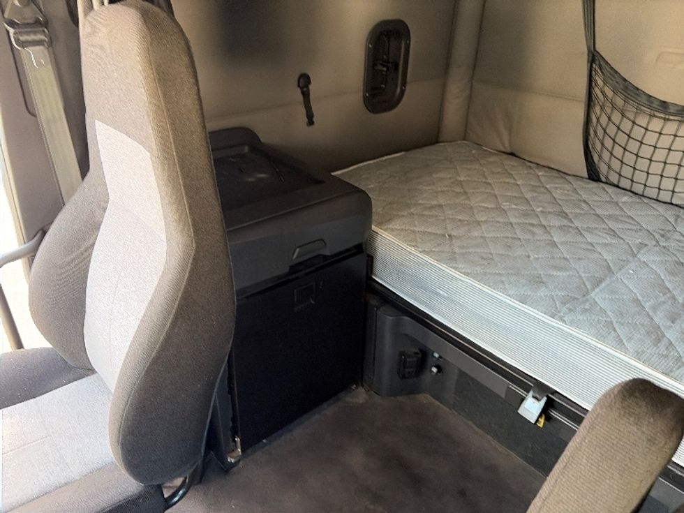 Sleeper Tractor-Heavy Duty Tractors-Freightliner-2021-T12662ST-Cross Lanes-WV-502,500\n\t\tmiles-$ 54,000 - Image 18