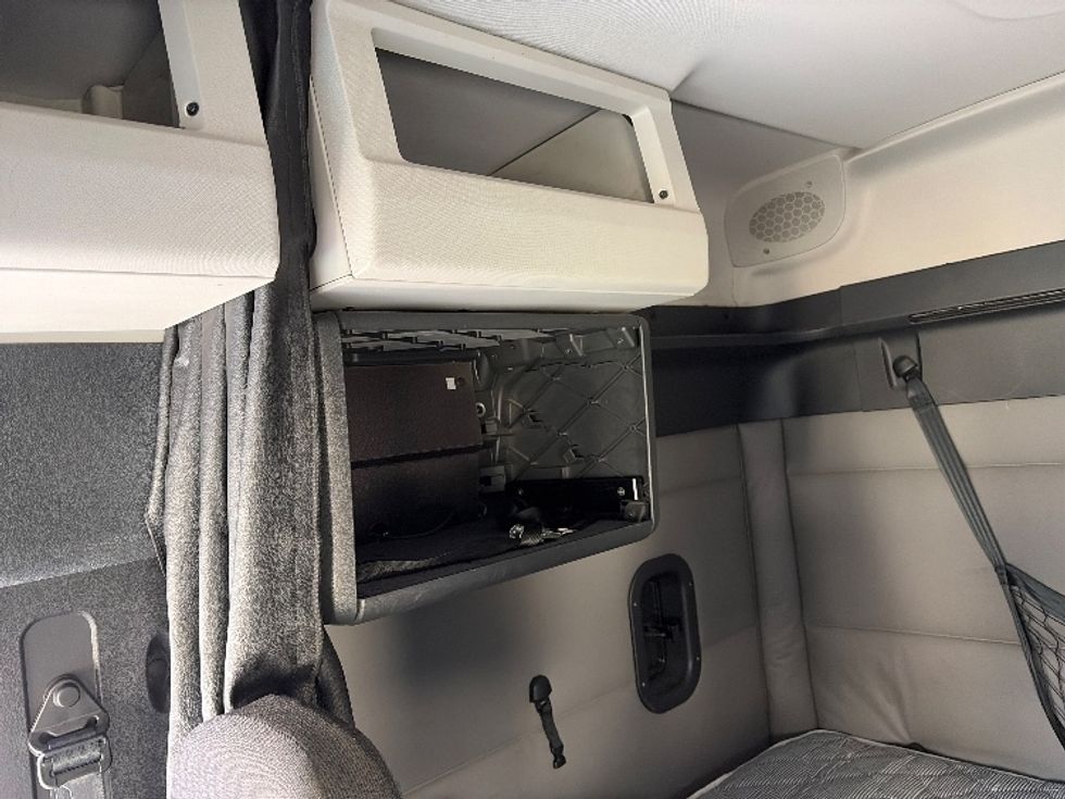 Sleeper Tractor-Heavy Duty Tractors-Freightliner-2021-T12662ST-Cross Lanes-WV-502,500\n\t\tmiles-$ 54,000 - Image 19