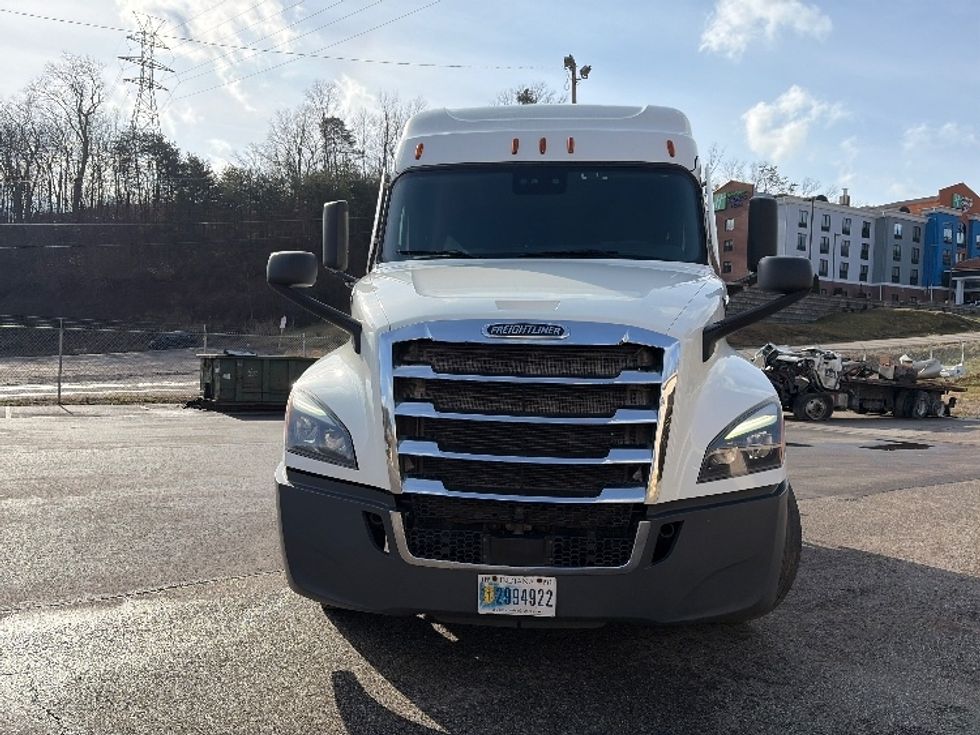 Sleeper Tractor-Heavy Duty Tractors-Freightliner-2021-T12662ST-Cross Lanes-WV-502,500\n\t\tmiles-$ 54,000 - Image 2