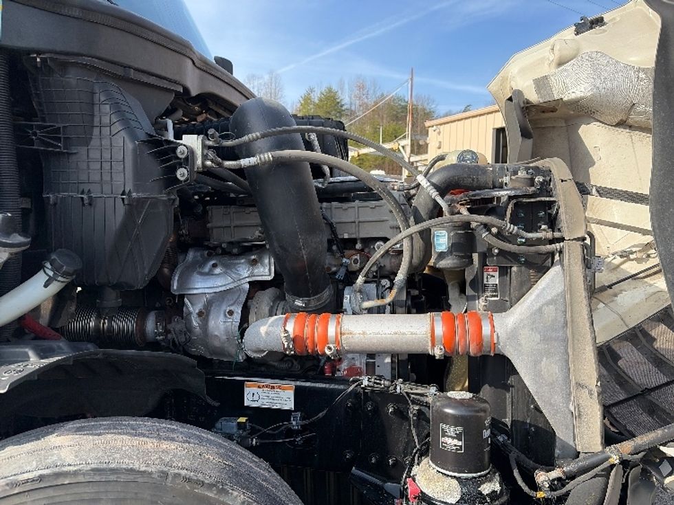 Sleeper Tractor-Heavy Duty Tractors-Freightliner-2021-T12662ST-Cross Lanes-WV-502,500\n\t\tmiles-$ 54,000 - Image 20