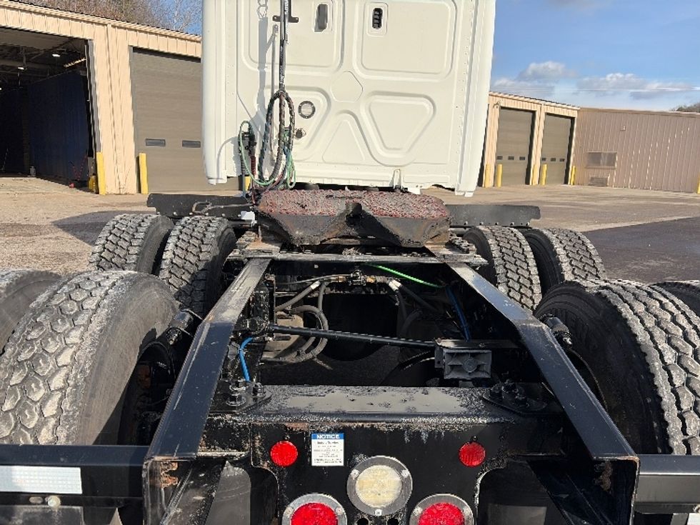 Sleeper Tractor-Heavy Duty Tractors-Freightliner-2021-T12662ST-Cross Lanes-WV-502,500\n\t\tmiles-$ 54,000 - Image 6