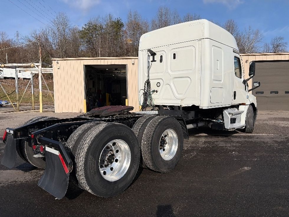 Sleeper Tractor-Heavy Duty Tractors-Freightliner-2021-T12662ST-Cross Lanes-WV-502,500\n\t\tmiles-$ 54,000 - Image 7