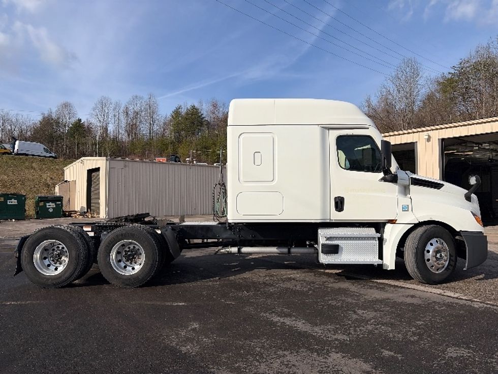 Sleeper Tractor-Heavy Duty Tractors-Freightliner-2021-T12662ST-Cross Lanes-WV-502,500\n\t\tmiles-$ 54,000 - Image 8