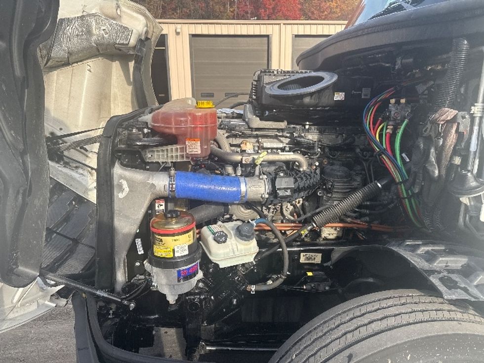 Sleeper Tractor-Heavy Duty Tractors-Freightliner-2021-T12662ST-Cross Lanes-WV-640,536\n\t\tmiles-$ 45,250 - Image 21