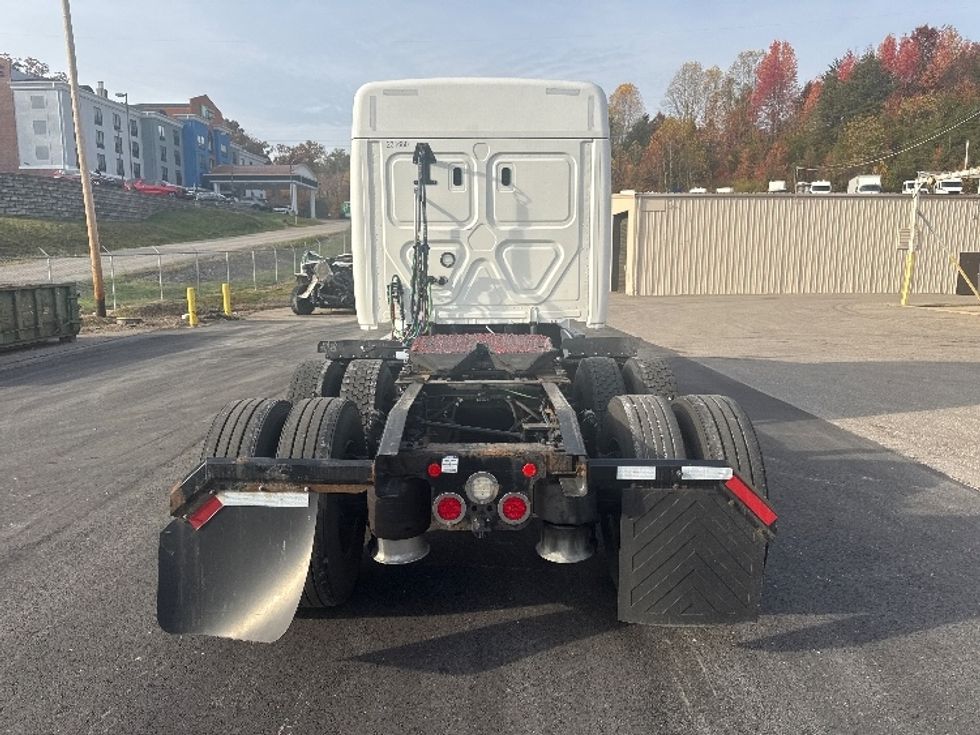 Sleeper Tractor-Heavy Duty Tractors-Freightliner-2021-T12662ST-Cross Lanes-WV-640,536\n\t\tmiles-$ 45,250 - Image 6